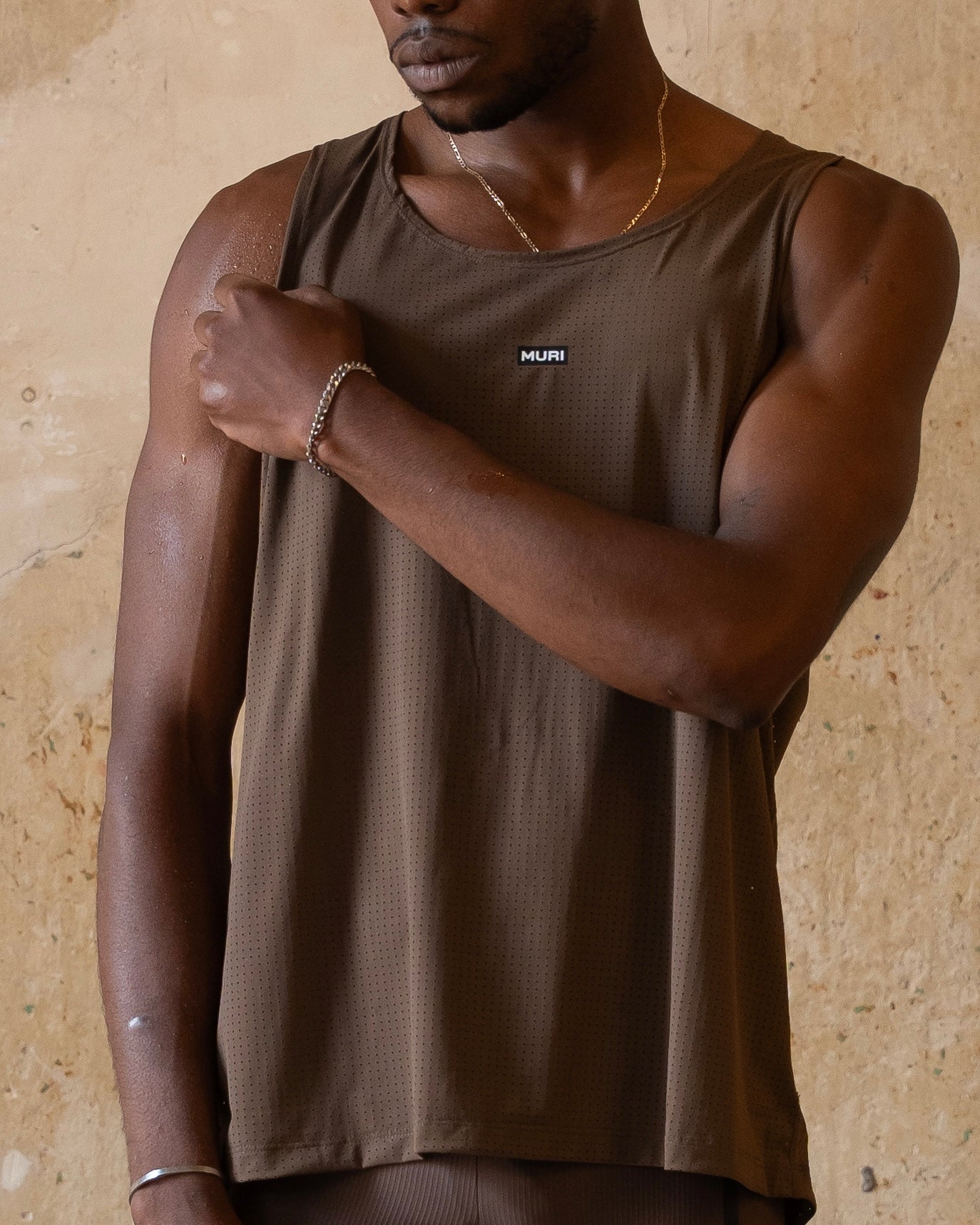 BROWN PERFORMANCE SINGLET